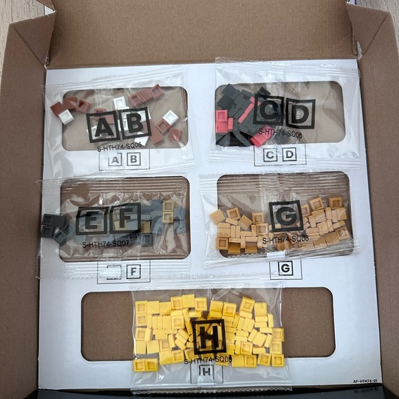 MEGA Pokémon Pikachu Building Toy Kit (400 Pieces) Retro Set for Collectors - Picture 7 of 9